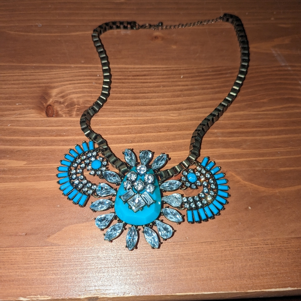 Teal pendant with chainmail like chain. Costume jewelry.